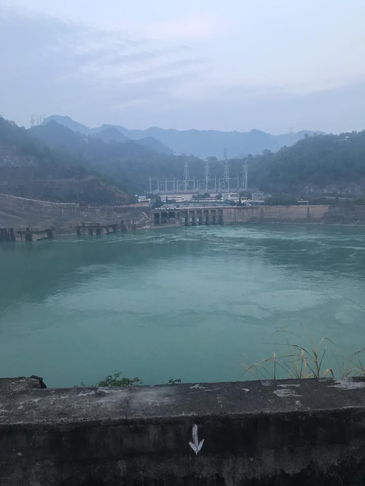 gach-6-lo-xuan-hoa-duoc-su-dung-thi-cong-tai-thuy-dien-hoa-binh