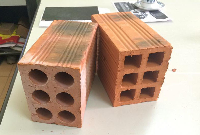 gach-6-lo-xuan-hoa-duoc-su-dung-thi-cong-tai-thuy-dien-hoa-binh