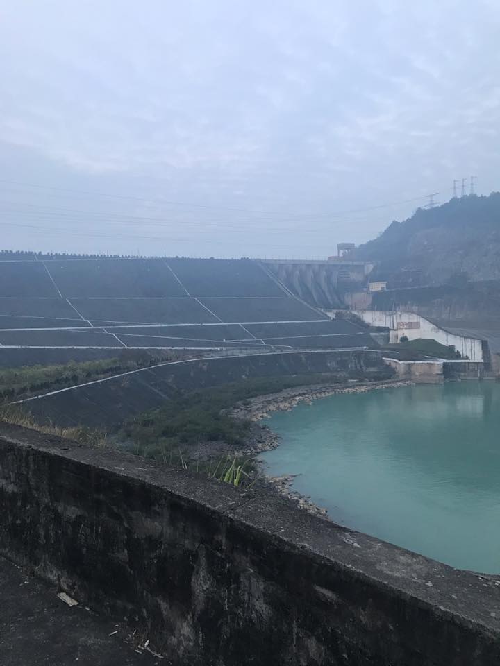 gach-6-lo-xuan-hoa-duoc-su-dung-thi-cong-tai-thuy-dien-hoa-binh