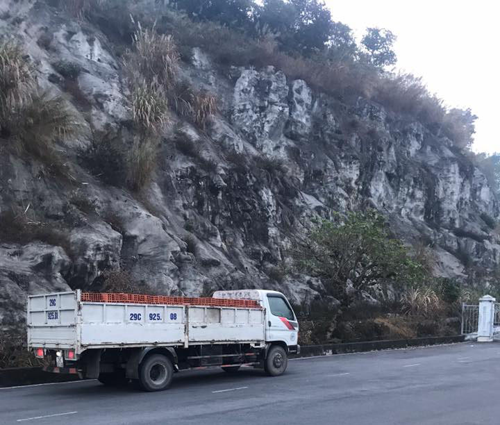 gach-6-lo-xuan-hoa-duoc-su-dung-thi-cong-tai-thuy-dien-hoa-binh